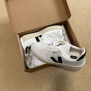 Veja v-10 black and white sneakers